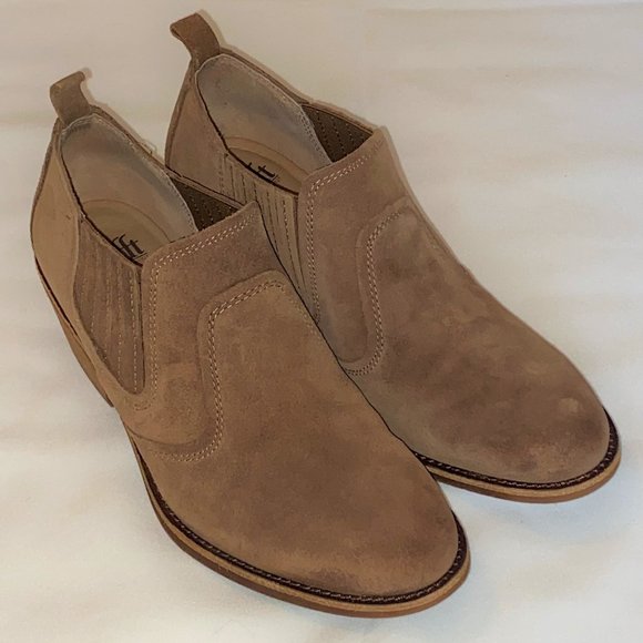 Sofft Shoes - Sofft Suede Booties Tan - NEARLY NEW